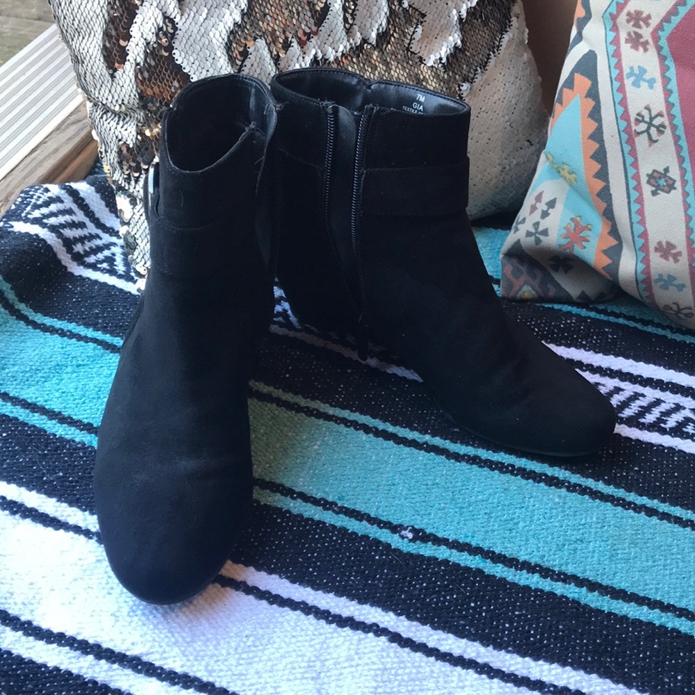 Size 7 wedge zip up boots
